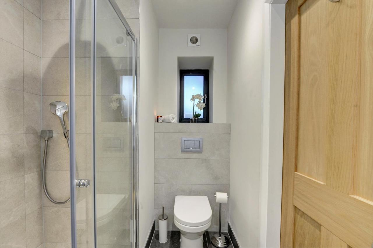 The Penthouse - Allocated Parking With City Views Рипън Екстериор снимка